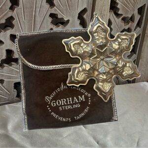 925 Sterling Silver
Vintage 1975 Gorham Snowflake Christmas
Ornament